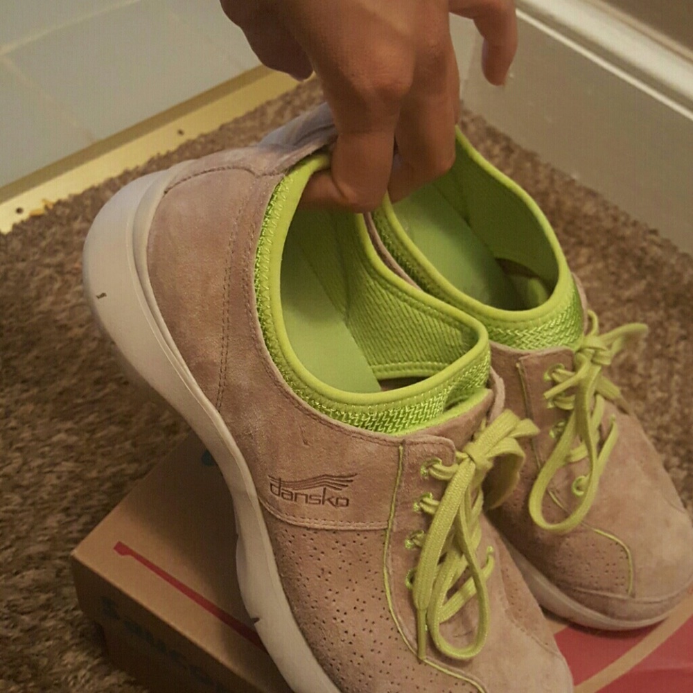 Shoes - Picture 3 of 4